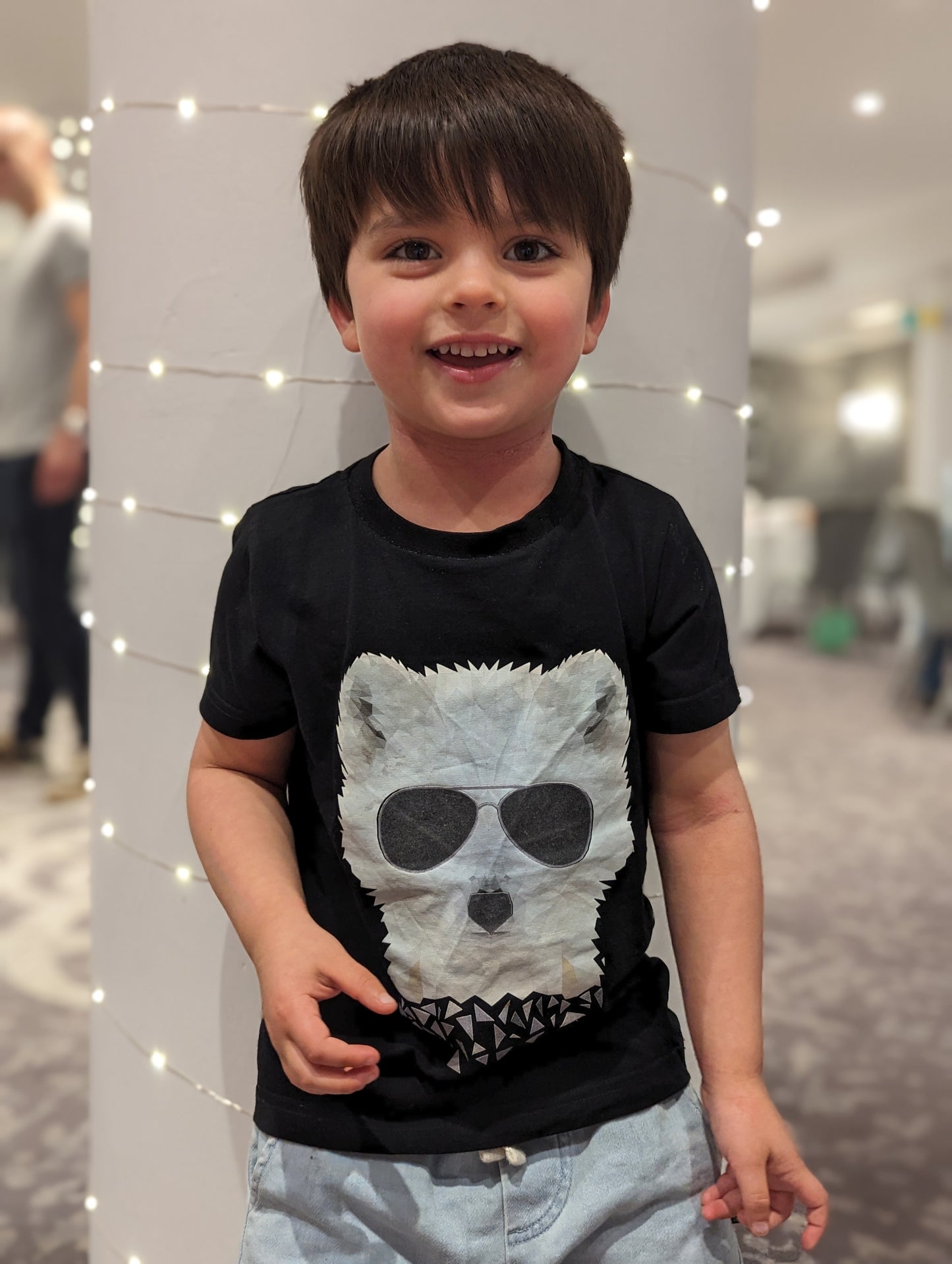 Children's T-shirt - Black - Arnie the Arctic Fox