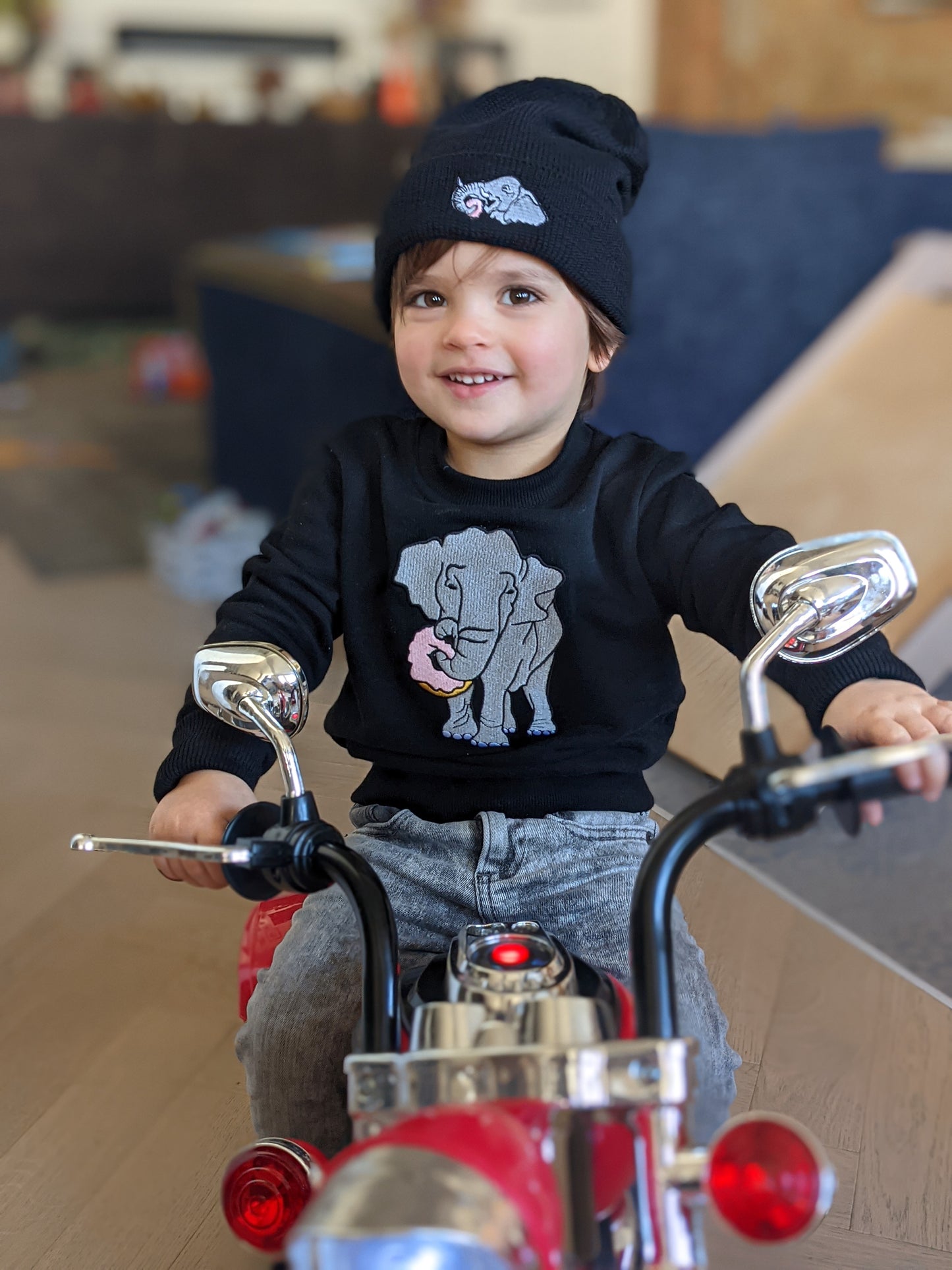 Beanie black - Donut eating elephant